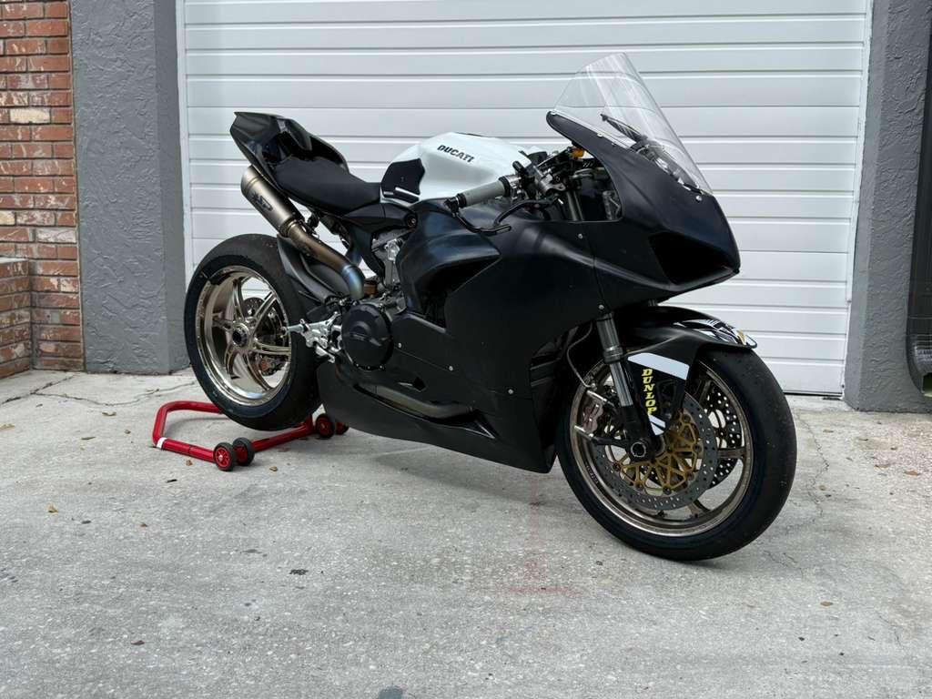 Ducati Panigale V2 MotoAmerica Build 2023 1